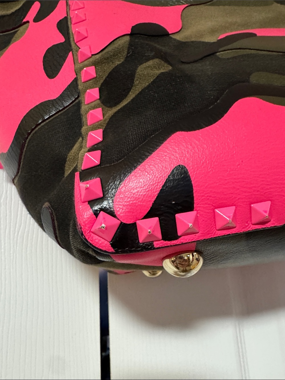 READ—Valentino Pink Camo Bag - Picture 4 of 14